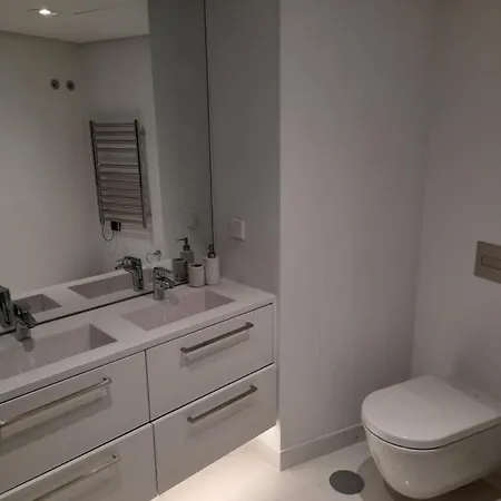 Lisbon, Wifi, Ac Apartment *